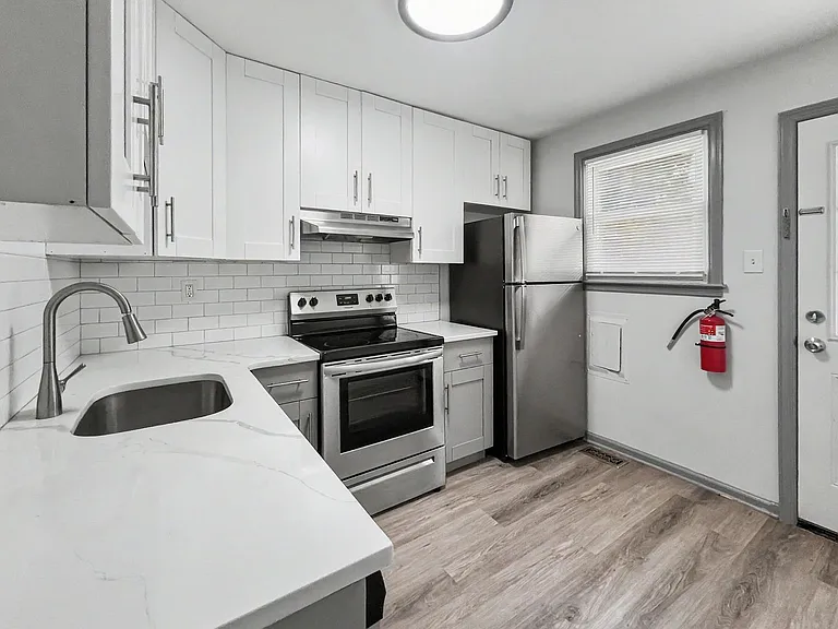 200 E Maple Ave — Photo 58