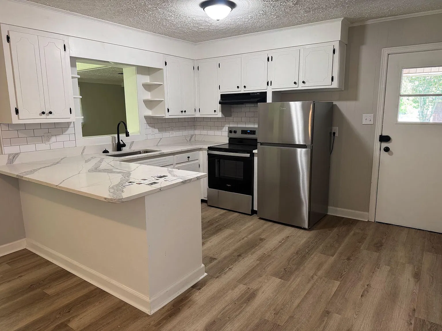 3 bed, 2.0 bath, 1735 sqft, $1,650 — Photo 2
