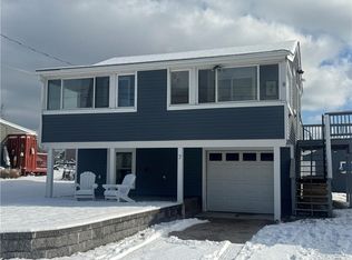 7 White Cap Rd, Narragansett, RI 02882