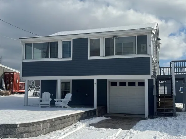 7 White Cap Rd, Narragansett, RI 02882