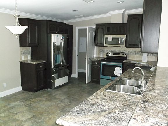 3rd image of 101 Lamplighter Dr