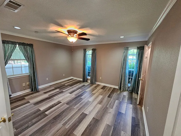 405 Atkerson Ln — Photo 20