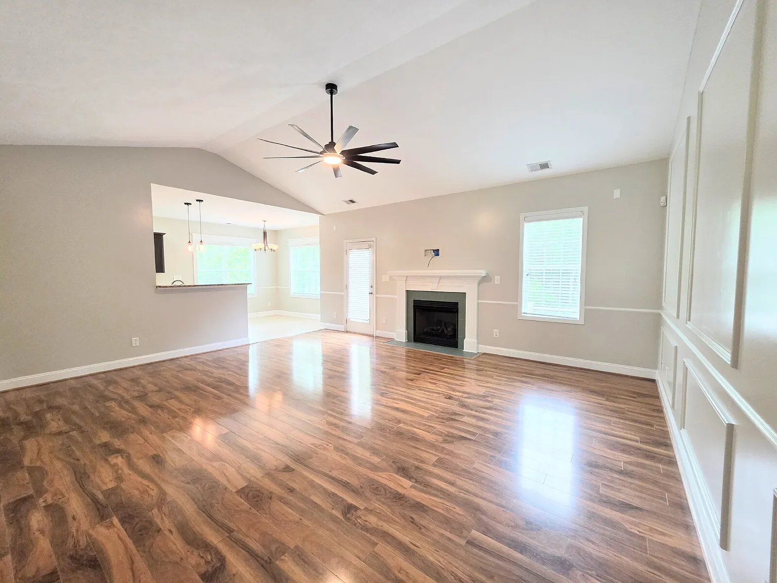 4 bed, 3.0 bath, 2218 sqft, $2,339 — Photo 2