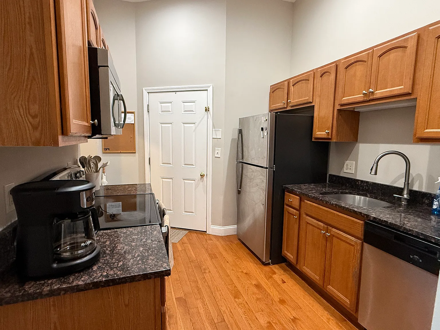 2 bed, 706 sqft, $2,300 — Photo 4