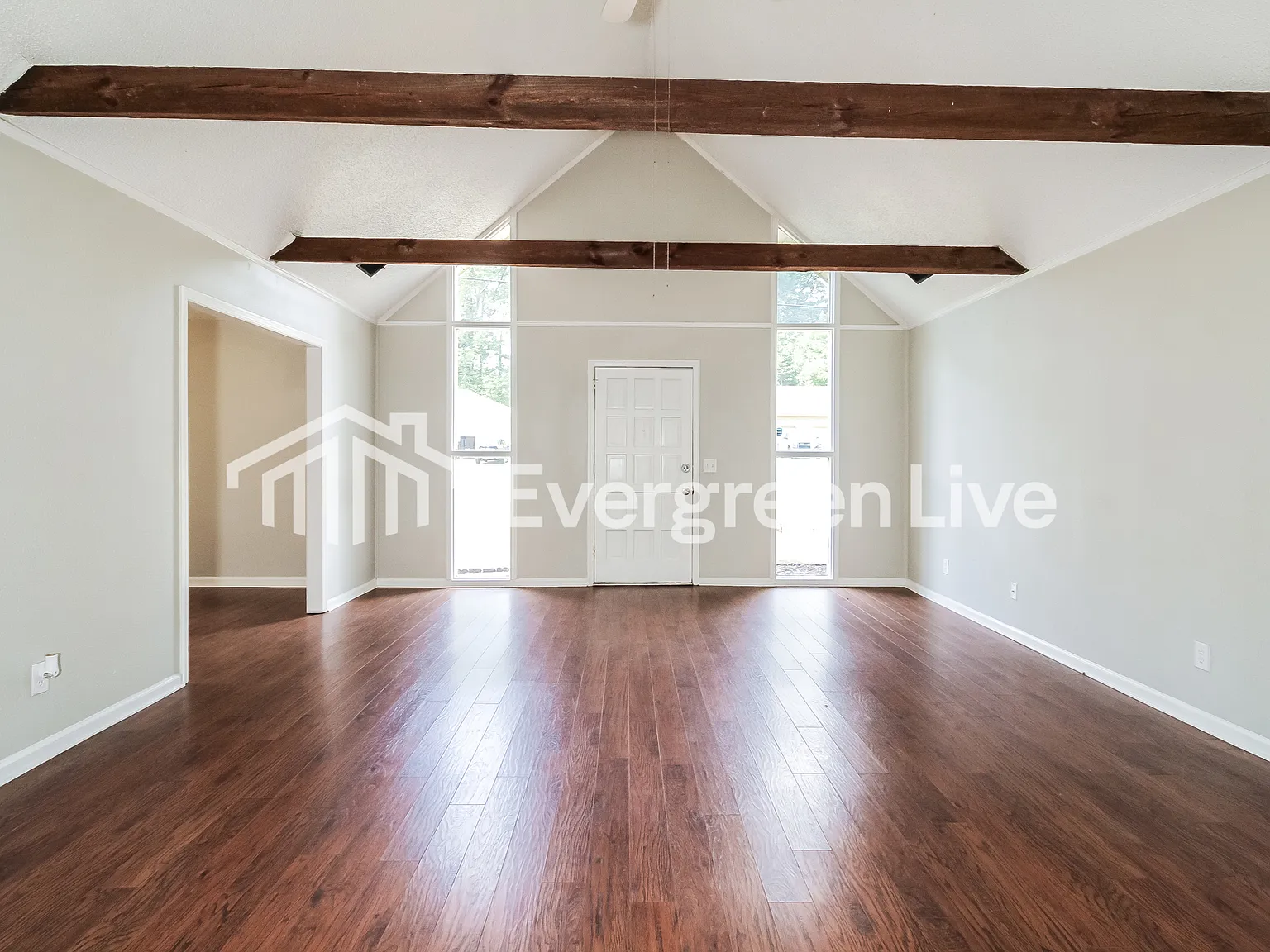 3 bed, 2.0 bath, 1800 sqft, $1,645 — Photo 3
