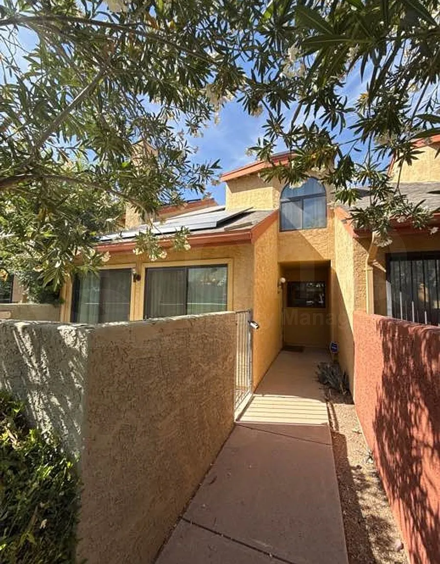 2 bed, 2.0 bath, 1096 sqft, $1,599 — Photo 1