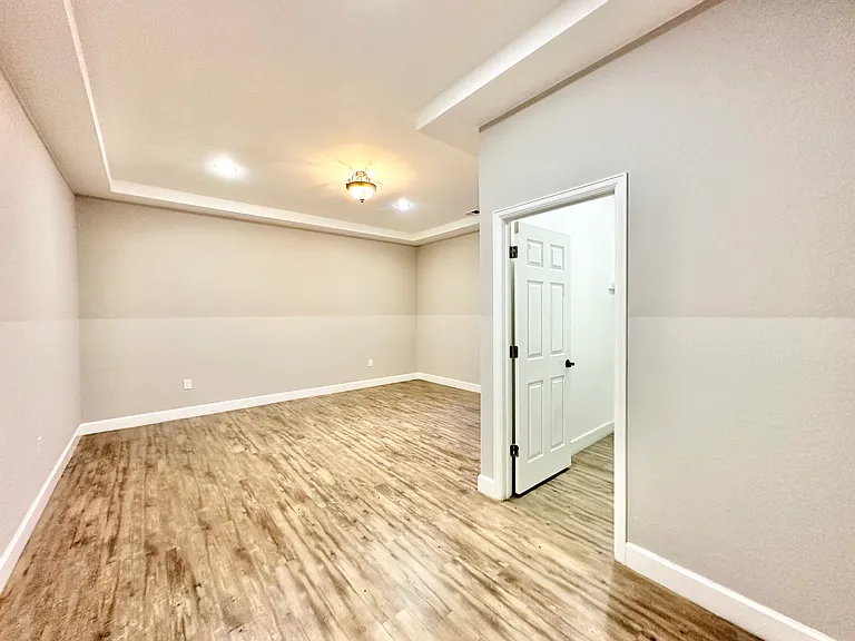49 S Marshall St — Photo 18
