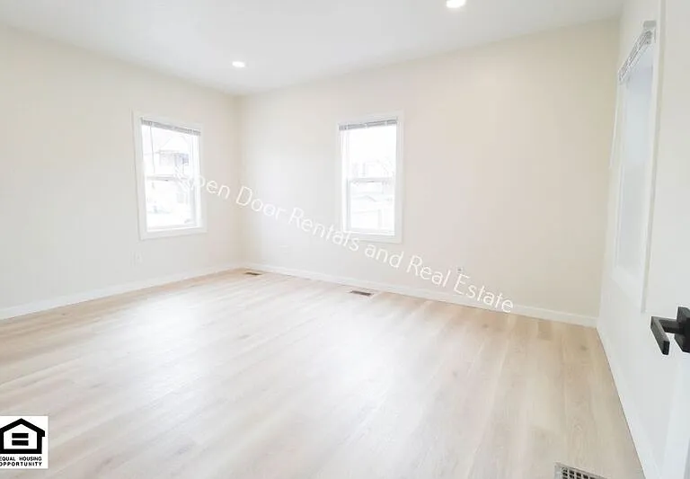 417 W 4th St #100 — Photo 7