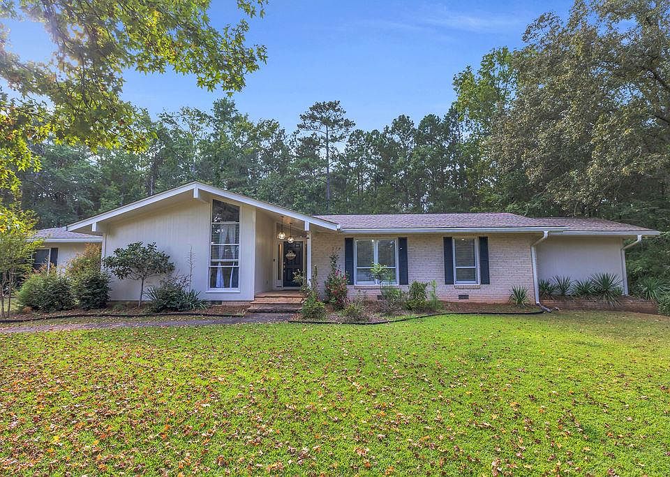 1st image of 120 Woodland Way