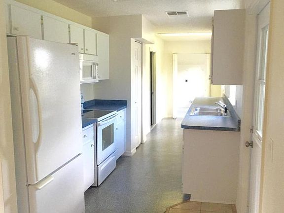 3rd image of 2020 SE 177th Ave