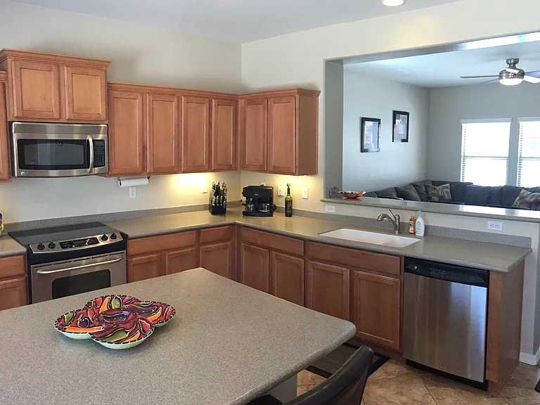 2022 W Marconi Ave — Photo 9