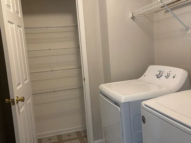 131 Murray Dr — Photo 19