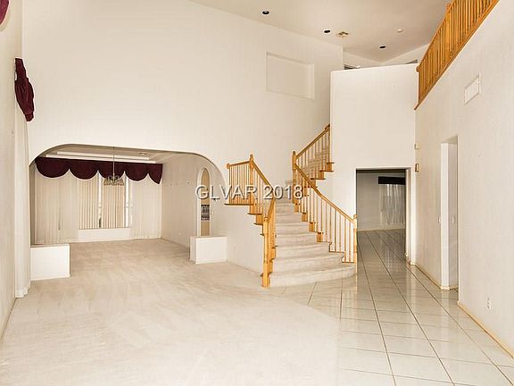 4th image of 1209 N Hollywood Blvd