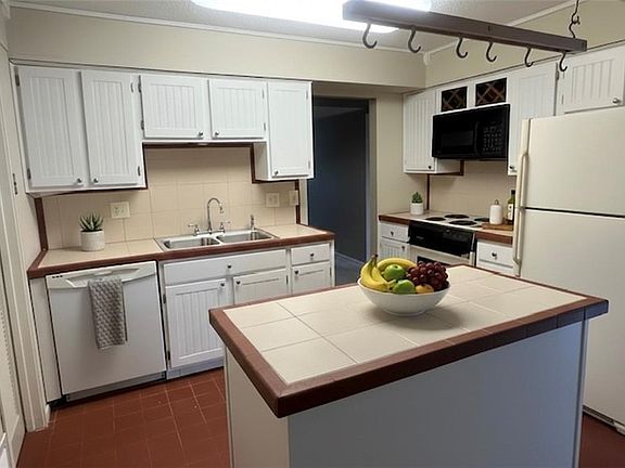 5th image of 9624 Perry Ln APT E