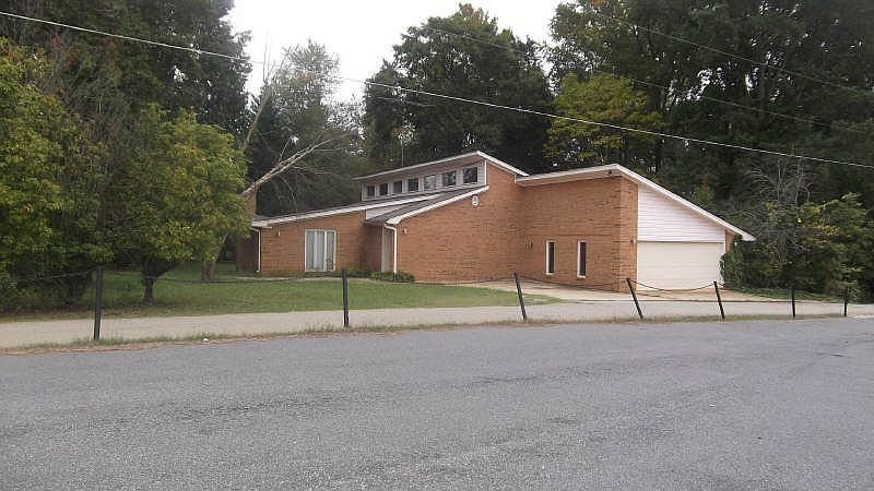 1st image of Grady Ln