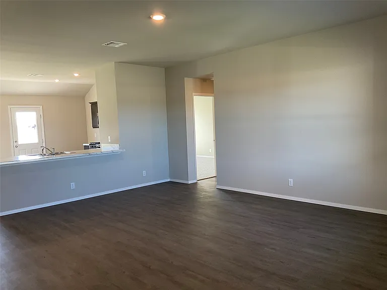 1105 W Abilene Rd — Photo 3