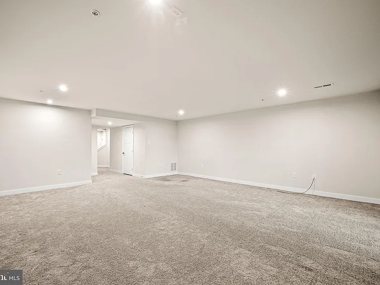 220 Chase Dr — Photo 31