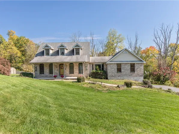 4015 Country Side Ln, Hellertown, PA 18055