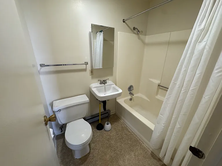 803 E Battell St #6 — Photo 3
