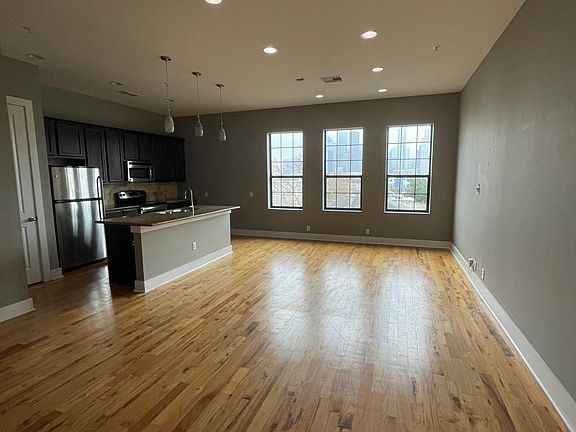 3rd image of 315 W Clay St APT 402