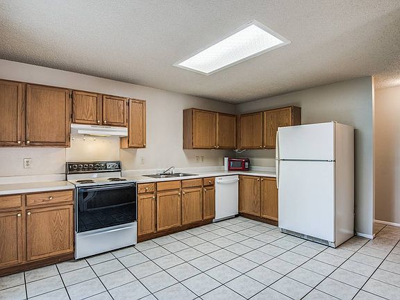 4th image of 15627 Legend Springs Dr
