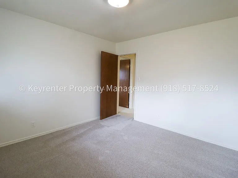 6828 E 47th St S — Photo 31