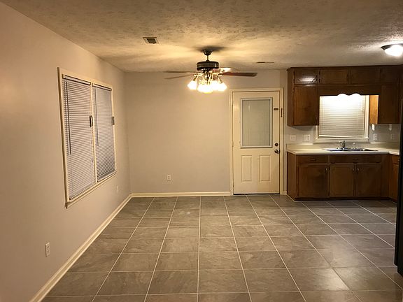 2nd image of 33 Bluebird Ln