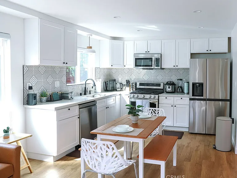 1219 N Alexandria Ave — Photo 13