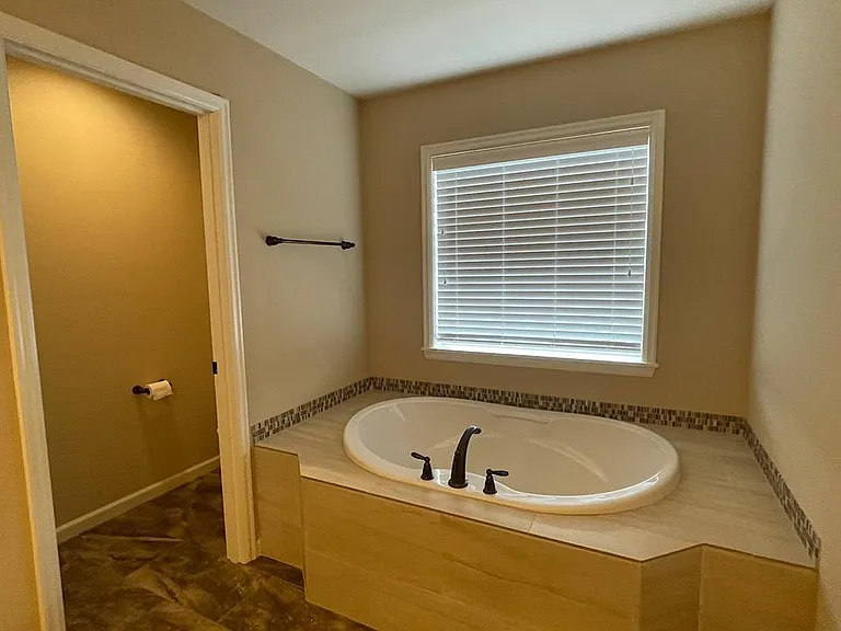 7443 NW Oakfern Dr — Photo 13