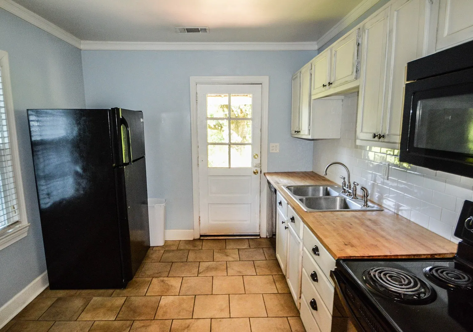 940 E Glenn Ave — Photo 3