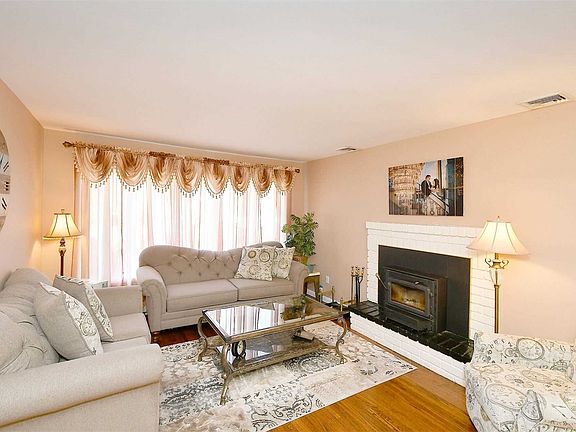 2nd image of 28 Bruce Ln