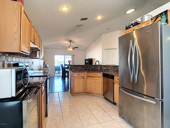5th image of 3892 La Flor Dr
