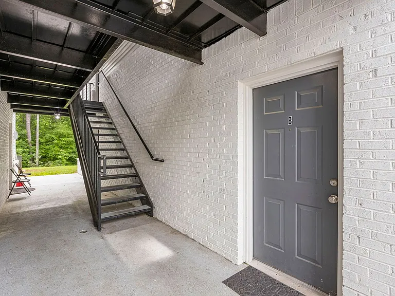 Rose Hill Garden Apartments — Photo 40