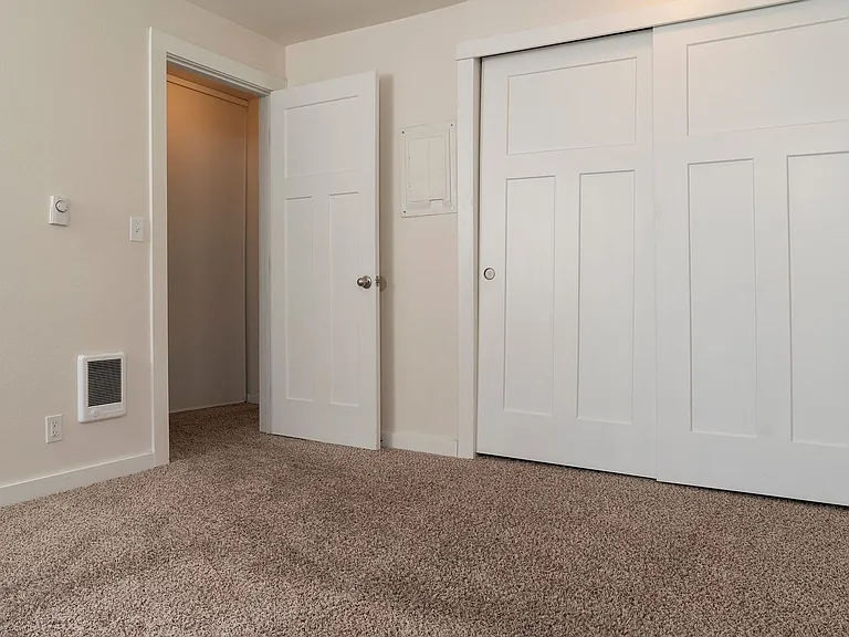 616 N Anderson St — Photo 49