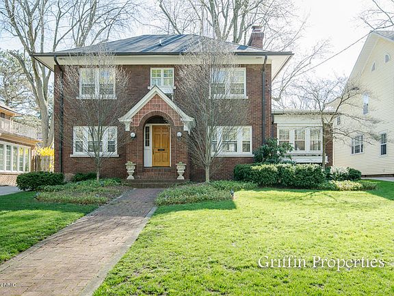 3rd image of 546 Rosewood Ave SE