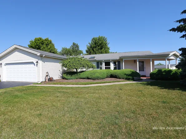 1502 Victory Ln, Grayslake, IL 60030