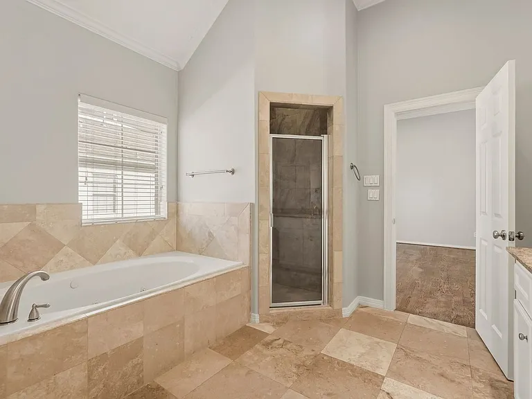 822 Stuart St — Photo 26
