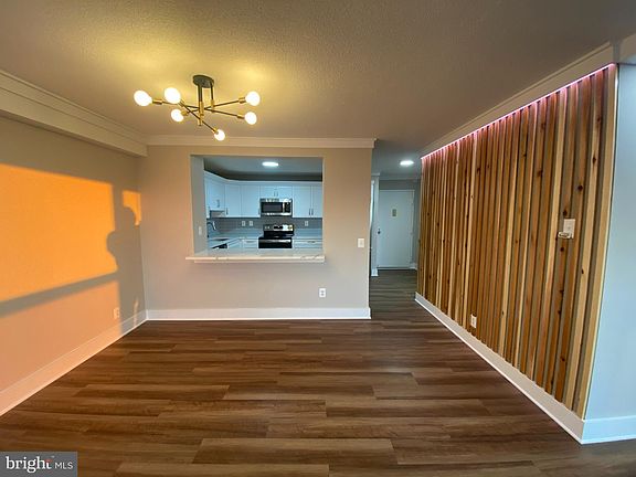 3rd image of 205 Yoakum Pkwy Unit 1602