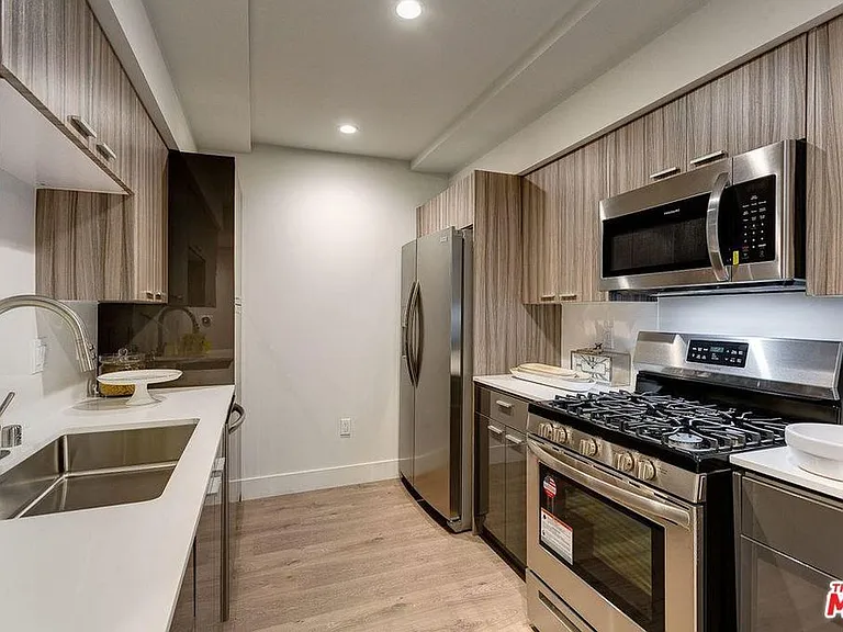 1306 N Orange Dr — Photo 4