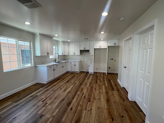 2nd image of 14877 La Valle St