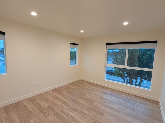3rd image of 7810 Flight Ave #3/4