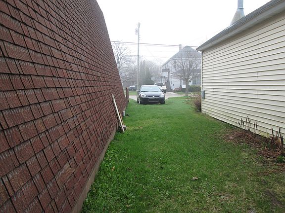 2nd image of 304 Lake St