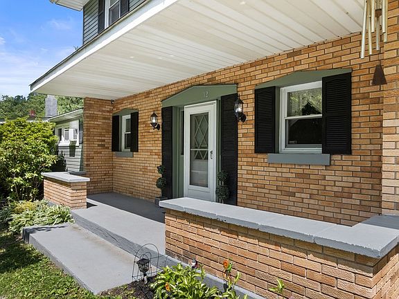 3rd image of 12 Tiffany Lane