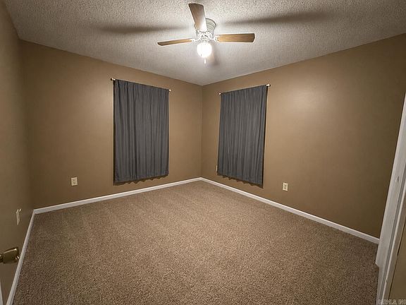 4th image of 705 Maple St