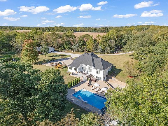 3rd image of 7585 NE Bluff Dr