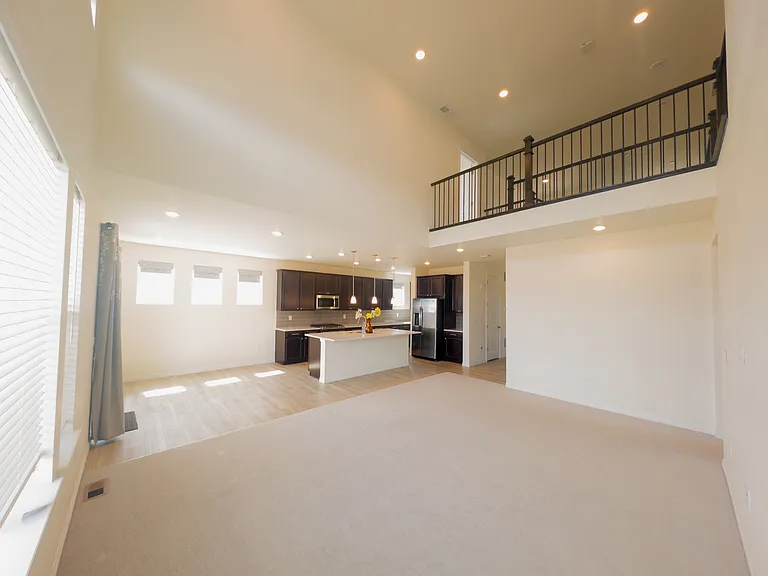 17622 Drake St — Photo 4