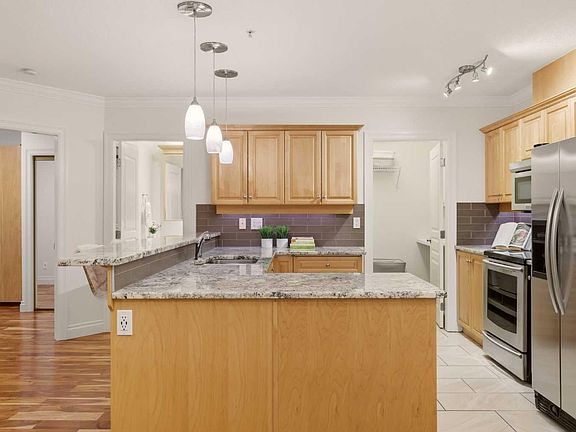 4th image of 60 24th Ave SW #113