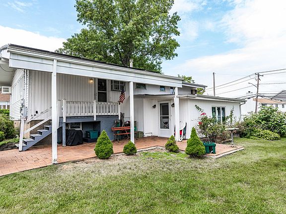 5th image of 2700 Bellmore Ave