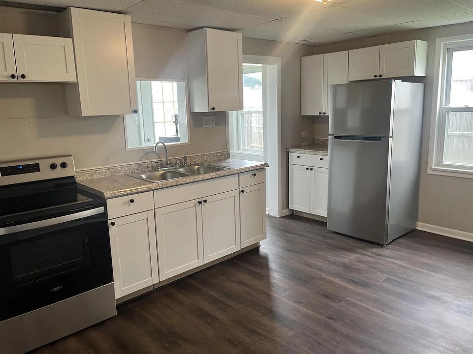 577 Front St #579
