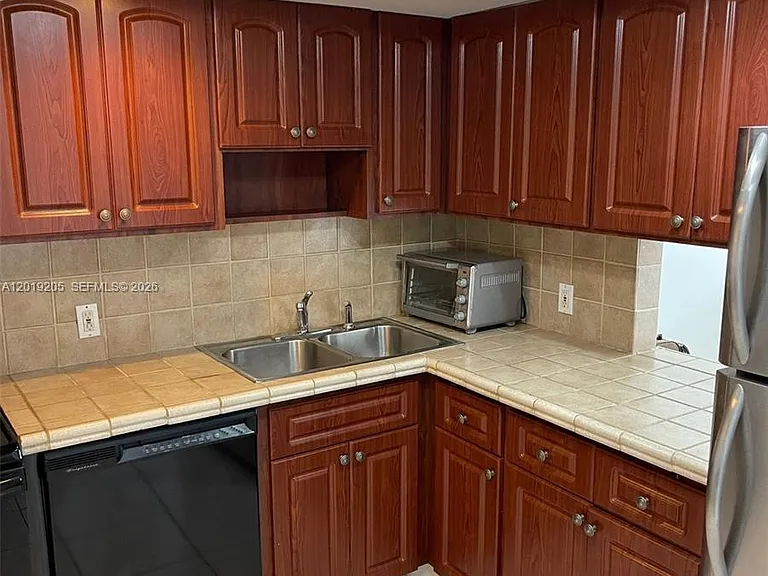 5701 Collins Ave #511 — Photo 29